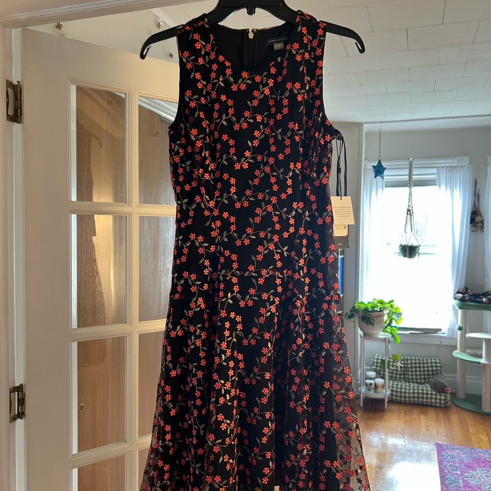 Tommy Hilfiger lace overlay back and red dress size 2, never worn